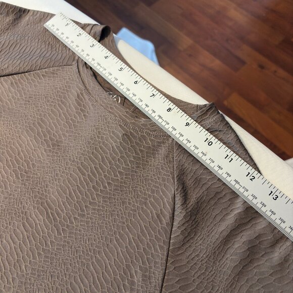 Move Theology Women’s Athletic Long Sleeve Top - Picture 8 of 10